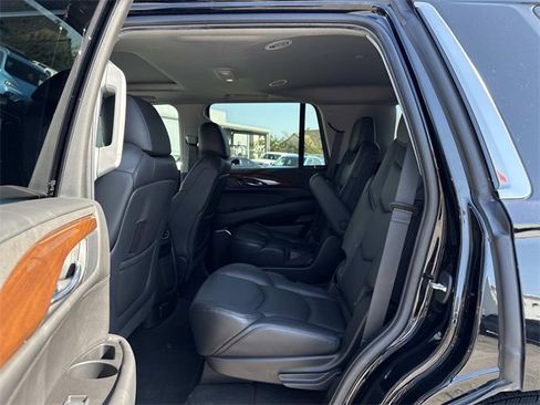 Used 2020 Cadillac Escalade Luxury image 12