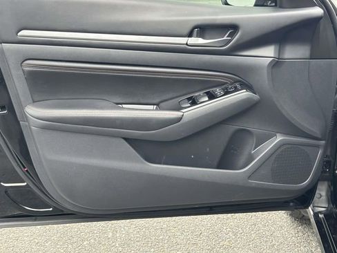 Used 2023 Nissan Altima 2.5 SR w/ SR Premium Package image 13