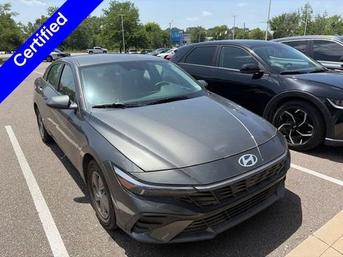 Used 2024 Hyundai Elantra SE FWD image 3