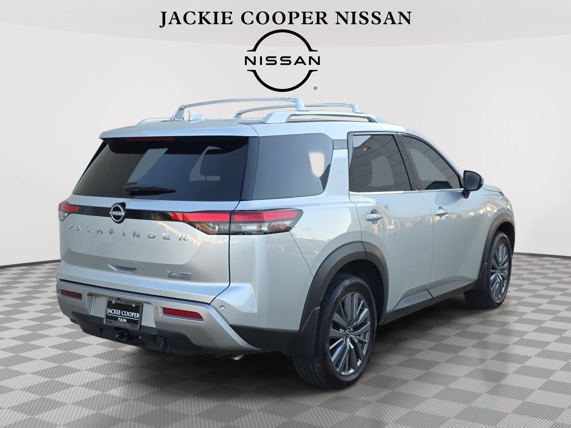 Used 2025 Nissan Pathfinder SL w/ SL Premium Package AWD/4WD image 5