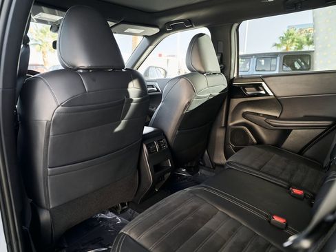 Used 2024 Mitsubishi Outlander Ralliart image 26