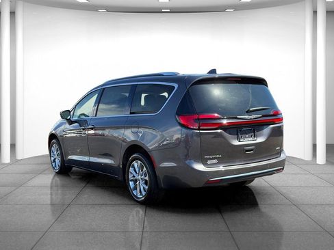 Used 2021 Chrysler Pacifica Touring-L AWD/4WD image 5