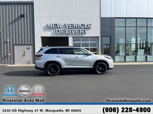 Used 2019 Toyota Highlander AWD V6 image 10