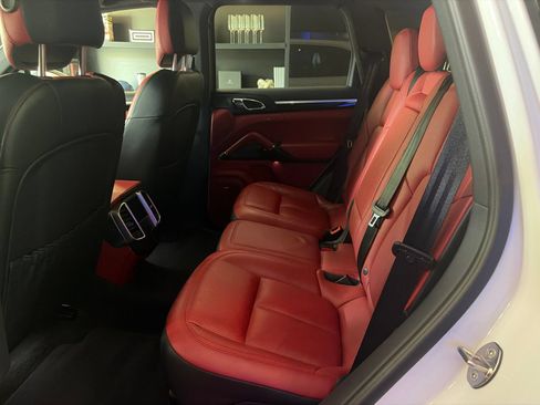 Used 2016 Porsche Cayenne S AWD/4WD image 9
