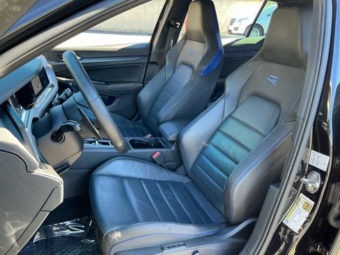 Used 2022 Volkswagen Golf R image 13