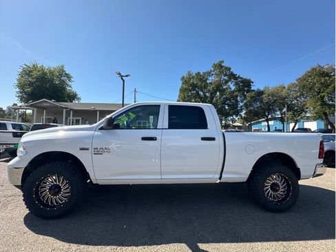 Used 2022 RAM 1500 Classic SLT image 4