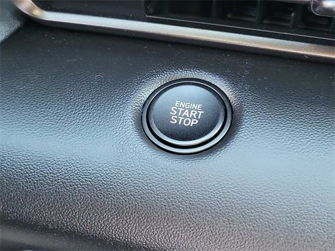 Used 2025 Hyundai Elantra Sport image 8