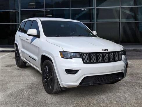 Used 2019 Jeep Grand Cherokee Altitude RWD image 1