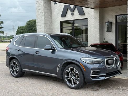 Used 2022 BMW X5 xDrive40i w/ Premium Package AWD/4WD image 1