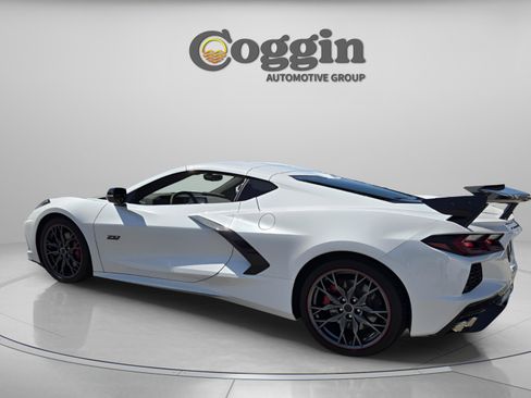 Used 2023 Chevrolet Corvette Stingray Premium Cpe w/ Z51 Performance Package RWD image 3
