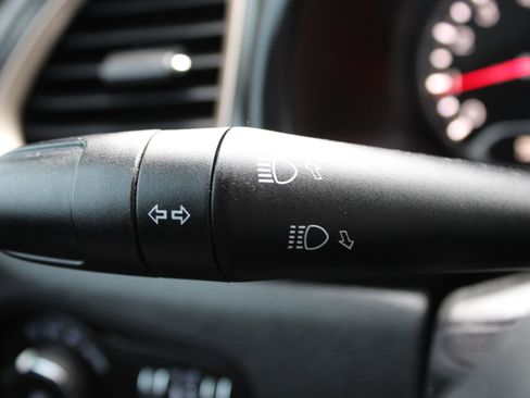 Used 2016 Jeep Renegade Latitude w/ Cold Weather Group image 28