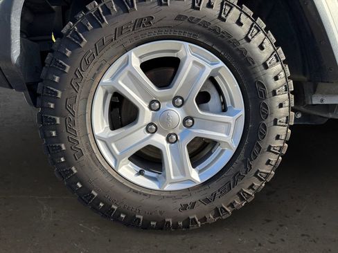 Used 2018 Jeep Wrangler Unlimited Sport S AWD/4WD image 10