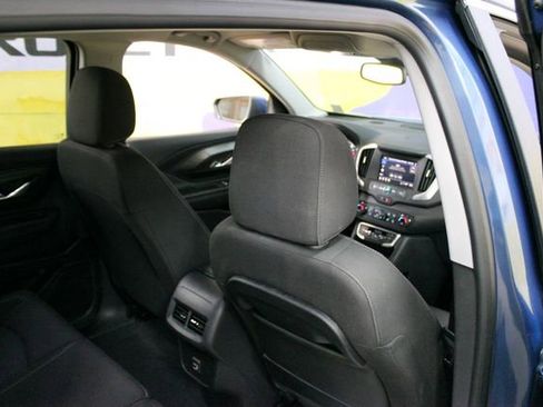 Used 2024 GMC Terrain SLE w/ Driver Convenience Package FWD image 10