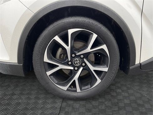 Used 2018 Toyota C-HR XLE image 14