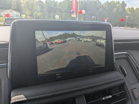 Used 2022 Chevrolet Suburban Z71 image 17