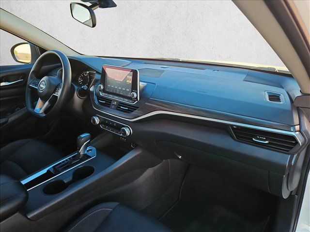 Used 2025 Nissan Altima 2.5 SV FWD image 20
