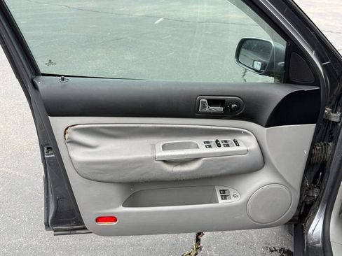 Used 2004 Volkswagen Jetta GLS image 8