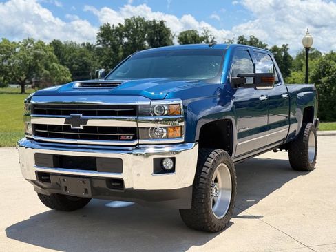 Used 2019 Chevrolet Silverado 2500 LTZ w/ Duramax Plus Package AWD/4WD image 4