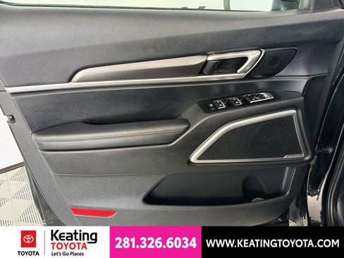 Used 2025 Kia Telluride S FWD image 11