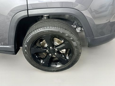 Used 2023 Jeep Grand Cherokee Limited w/ Black Appearance Package RWD image 11