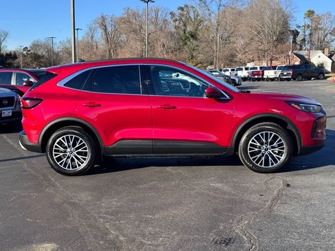 Used 2025 Ford Escape SE w/ PHEV Premium Package image 4