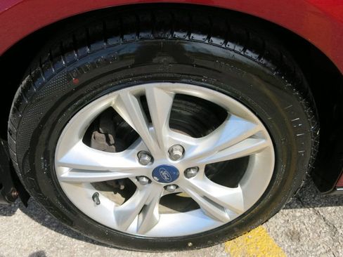 Used 2014 Ford Focus SE FWD image 32