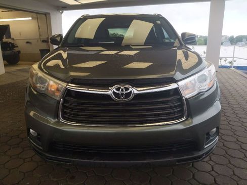 Used 2015 Toyota Highlander XLE AWD/4WD image 2