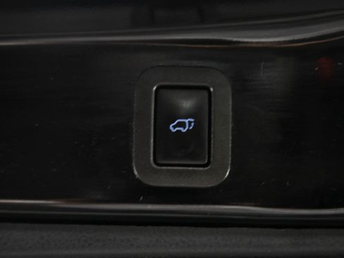 Used 2018 Toyota Highlander AWD V6 image 18