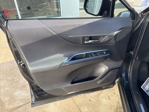 Used 2023 Toyota Venza Limited image 20