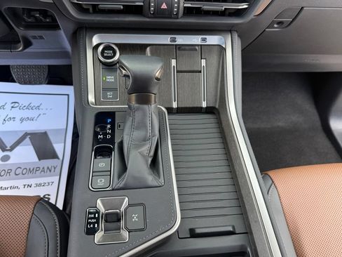 Used 2025 Lexus GX 550 w/ Cold Area Package AWD/4WD image 27