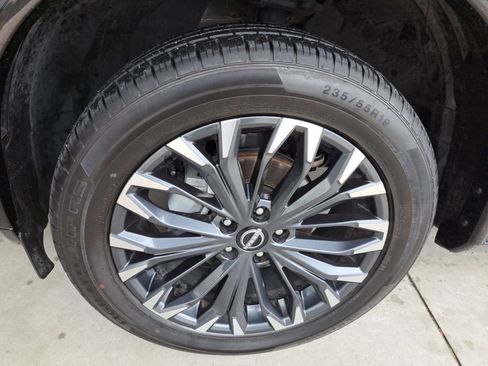 Used 2025 Nissan Rogue Platinum FWD image 26