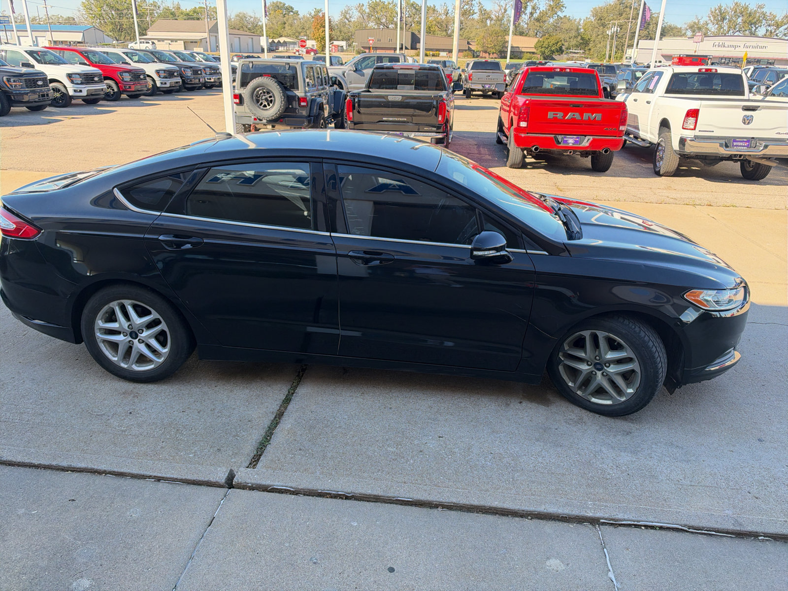 Used 2015 Ford Fusion SE FWD image 5