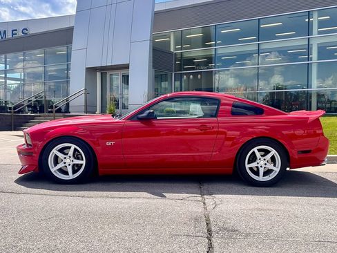 Used 2006 Ford Mustang GT RWD image 3