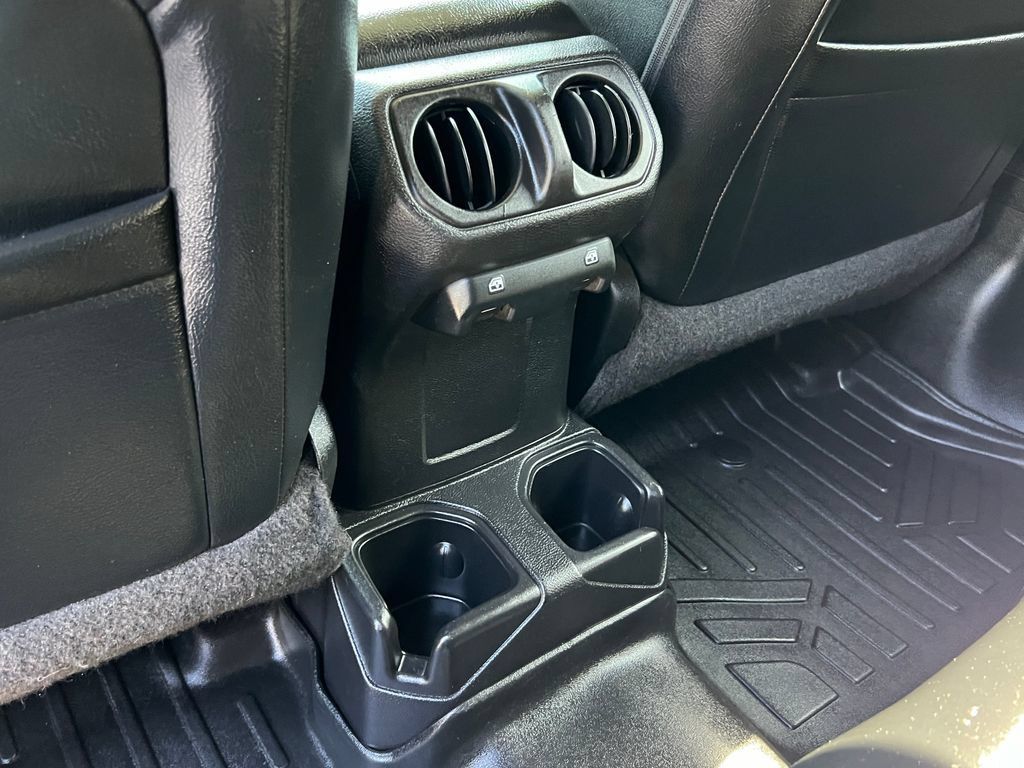 Used 2018 Jeep Wrangler Unlimited Sport S AWD/4WD image 16