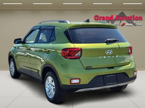 Used 2020 Hyundai Venue SEL FWD image 5