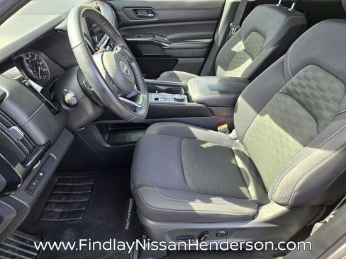 Used 2024 Nissan Pathfinder SV image 10