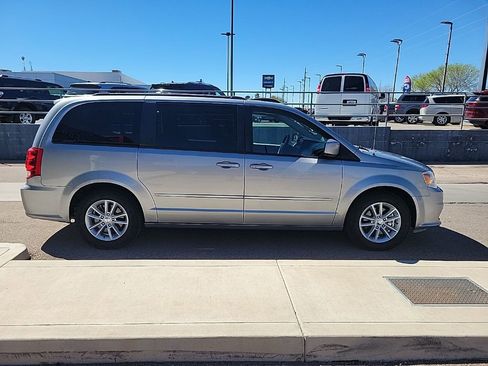 Used 2016 Dodge Grand Caravan SXT image 8