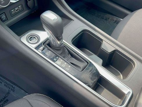 Used 2025 Nissan Sentra SV FWD image 17