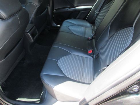 Used 2023 Toyota Camry SE FWD image 11
