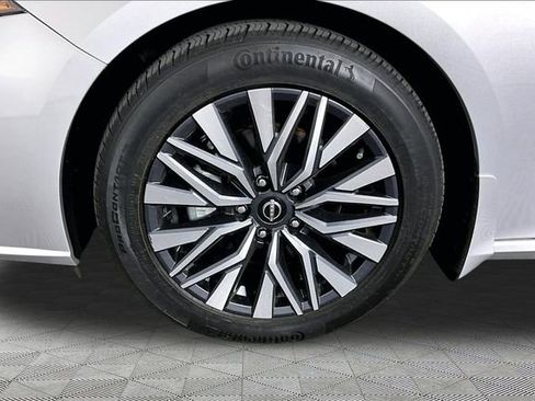 Used 2023 Nissan Altima 2.5 SV w/ SV Premium Package FWD image 30