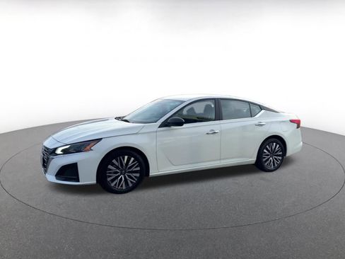 Used 2025 Nissan Altima 2.5 SV image 8