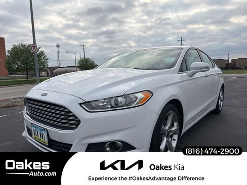 Used 2016 Ford Fusion SE image 1