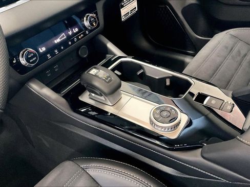 New 2026 Mitsubishi Outlander SE image 8