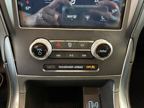 Used 2022 Ford Edge Titanium w/ Class II Trailer Tow Package AWD/4WD image 18