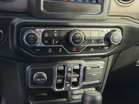 Used 2021 Jeep Gladiator Willys image 27