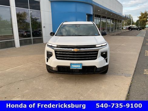 Used 2025 Chevrolet Traverse LT FWD image 9