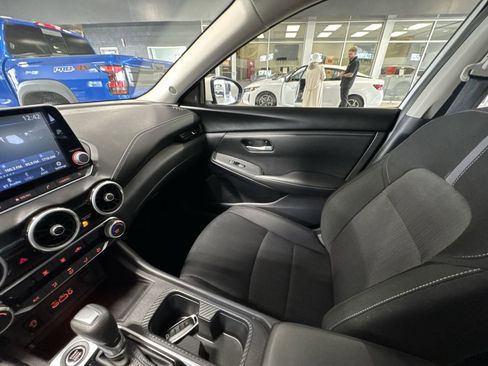 Certified 2025 Nissan Sentra SV image 3