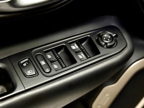 Used 2017 Jeep Renegade Limited AWD/4WD image 12