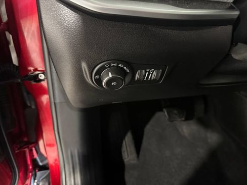 Used 2025 Jeep Compass Latitude AWD/4WD image 38