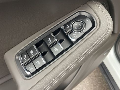 Certified 2025 Porsche Macan image 21